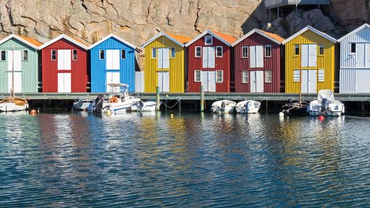 Kleurrijke vissershutten in Smögen, Zweden