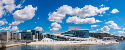 OSLO, NORVĒĢIJA - 29. JŪLIJS: Oslo operas nams ir Norvēģijas Nacionālās operas un baleta mājvieta un Norvēģijas Nacionālais operas teātris Oslo, Norvēģijā 2014. gada 29. jūlijā