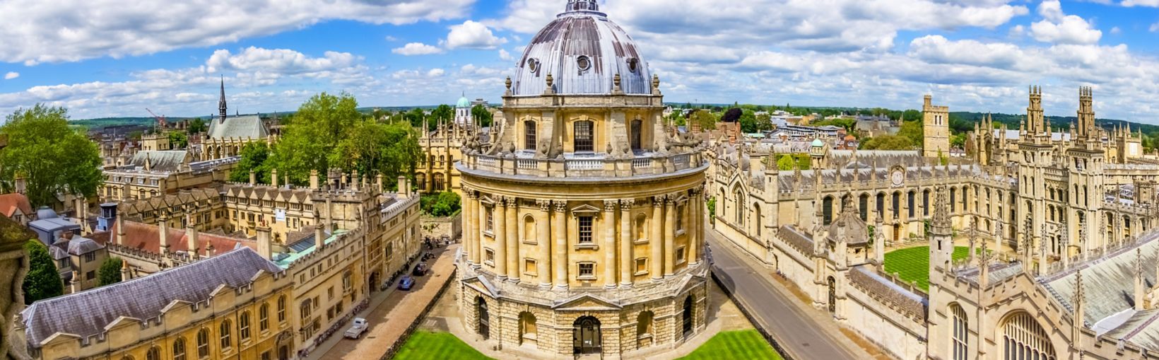 Strade di Oxford-landmark, Inghilterra - panoramica dalla torre di una chiesa con la Bodleian Library e l'All Souls College