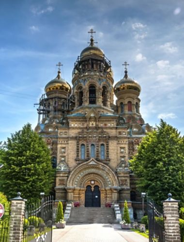 Bonita iglesia ortodoxa llamada Karosta, en Letonia