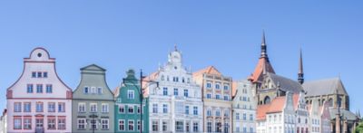 historische häuserzeile am neuen markt en Rostock