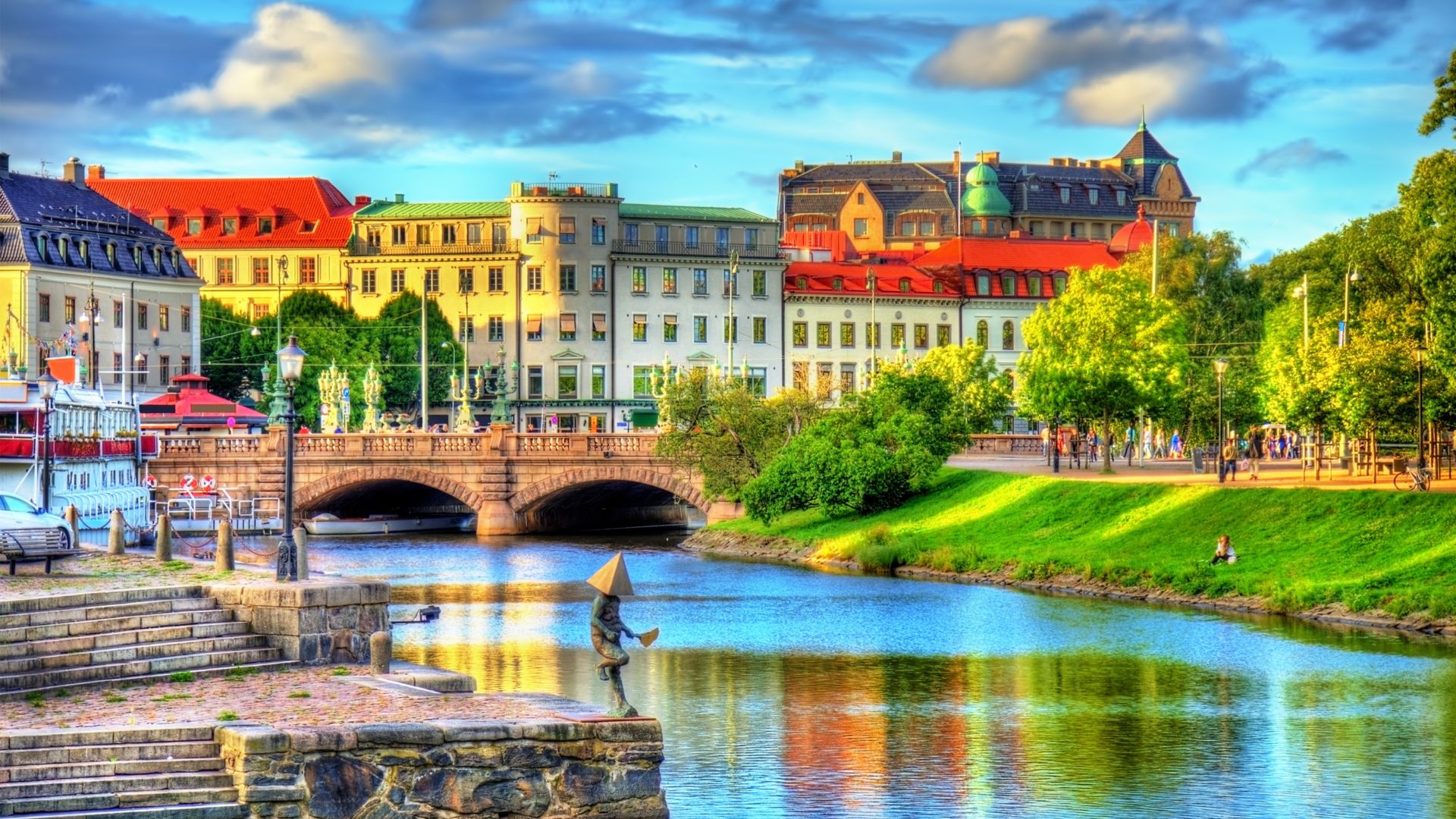 Canal en el centro histórico de Gotemburgo, Suecia