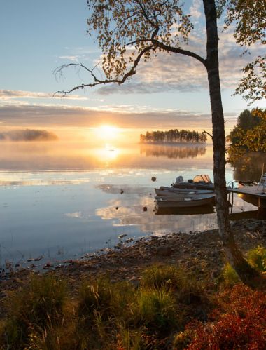 Utsikt over innsjø i Småland i Sverige