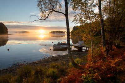 Utsikt over innsjø i Småland i Sverige
