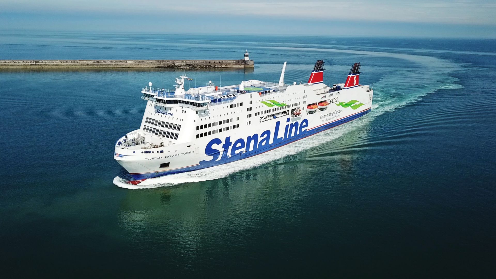 Stena Adventurer ferry en el mar