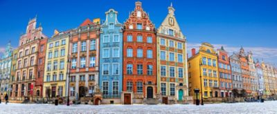 Słynne, kolorowe, wysokie kamienice przy Długim Targu w Gdańsku w Polsce