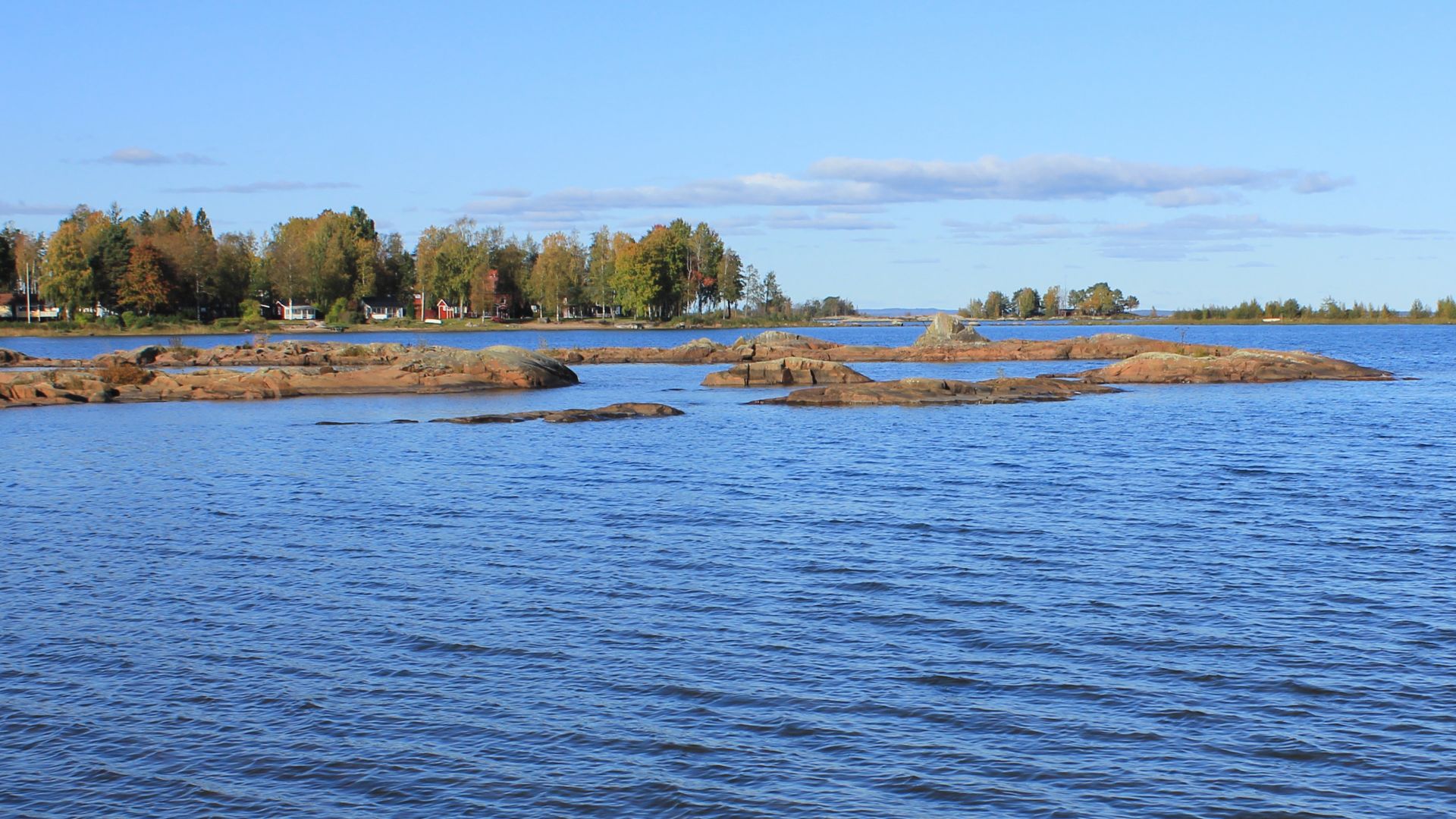 Paysage sur la rive du lac Vanern, en Suède.