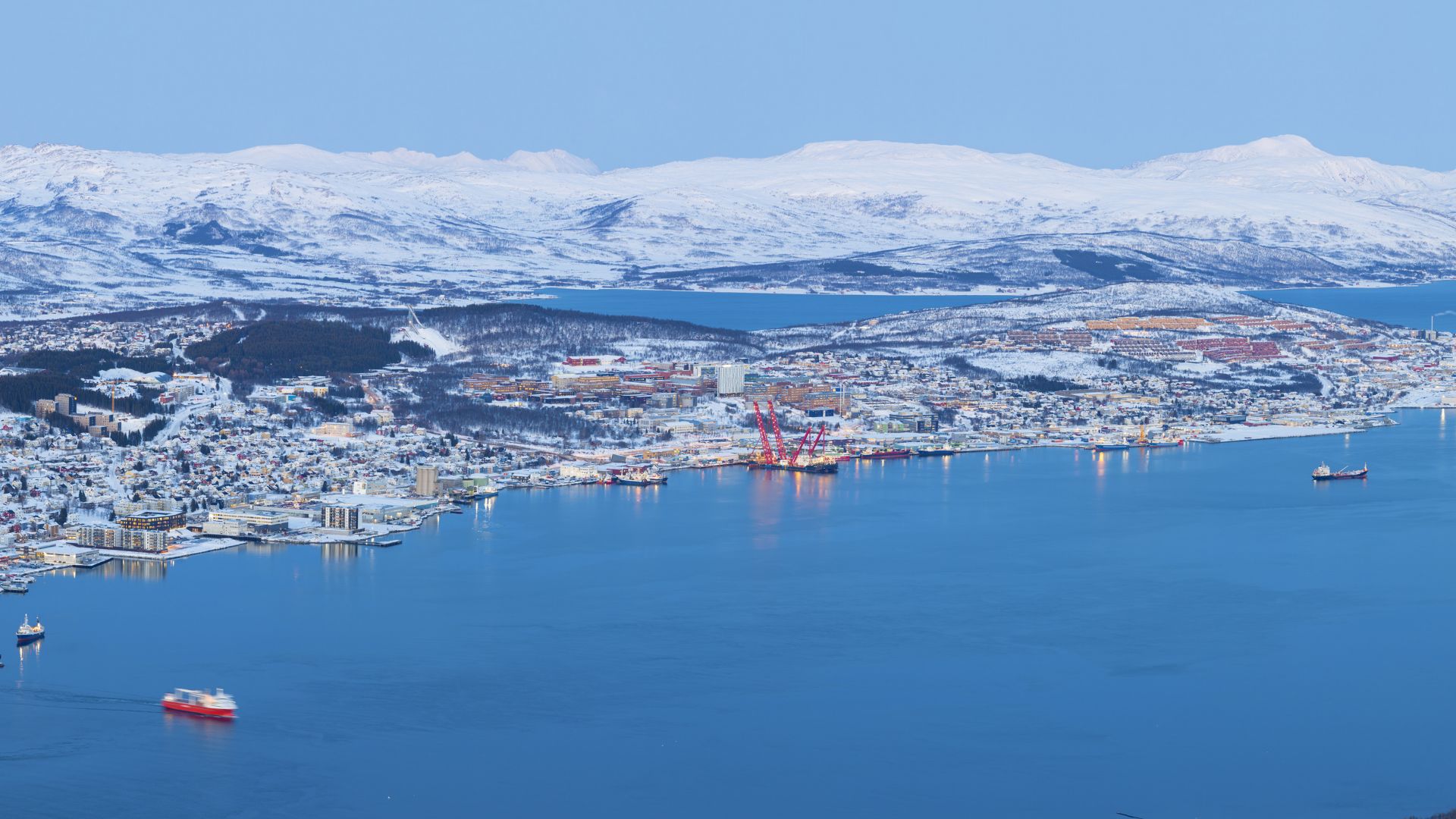 Panorāmas skats uz Tromso, Norvēģija, Tromso ziemas laikā, Ziemassvētki Tromso, Norvēģija