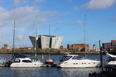 Titanic Belfast, Nordirland med udsigt fra havnen ved SSE-arenaen