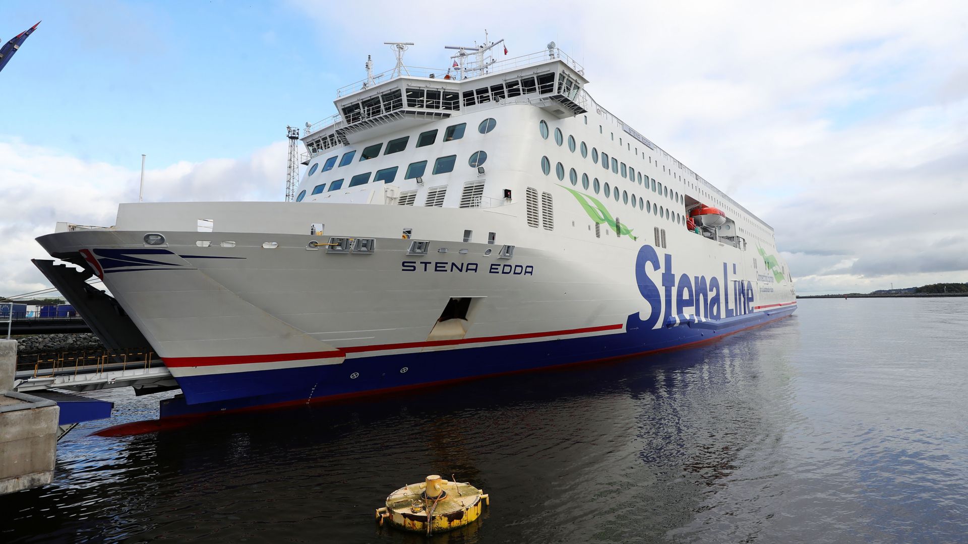 Laev Stena Edda sildub Belfasti sadamas