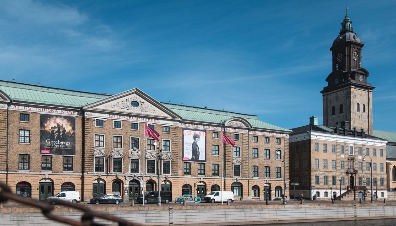 Göteborgs museum. Gå på opdagelse i forhistorisk tid, livet i det 19. århundrede, den industrielle udvikling i Göteborg i moderne tid og det eneste udstillede vikingeskib i Sverige, Äskekärrsskeppet.