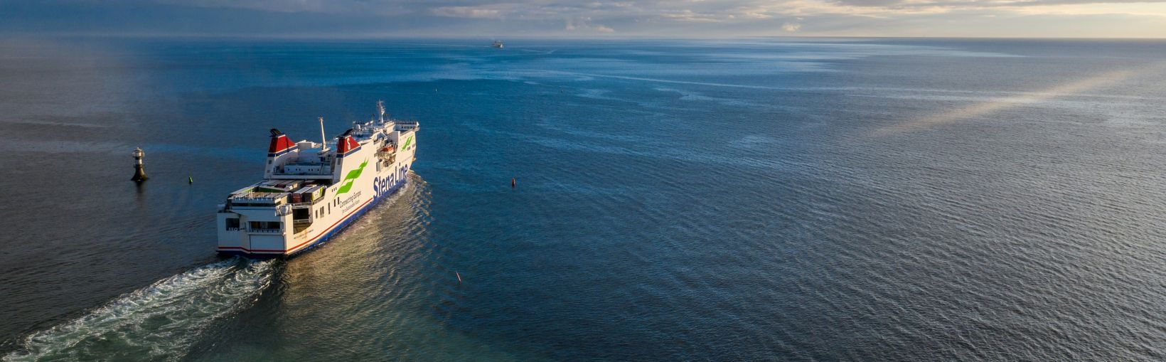 Mecklenburg-Verpommern leaving port