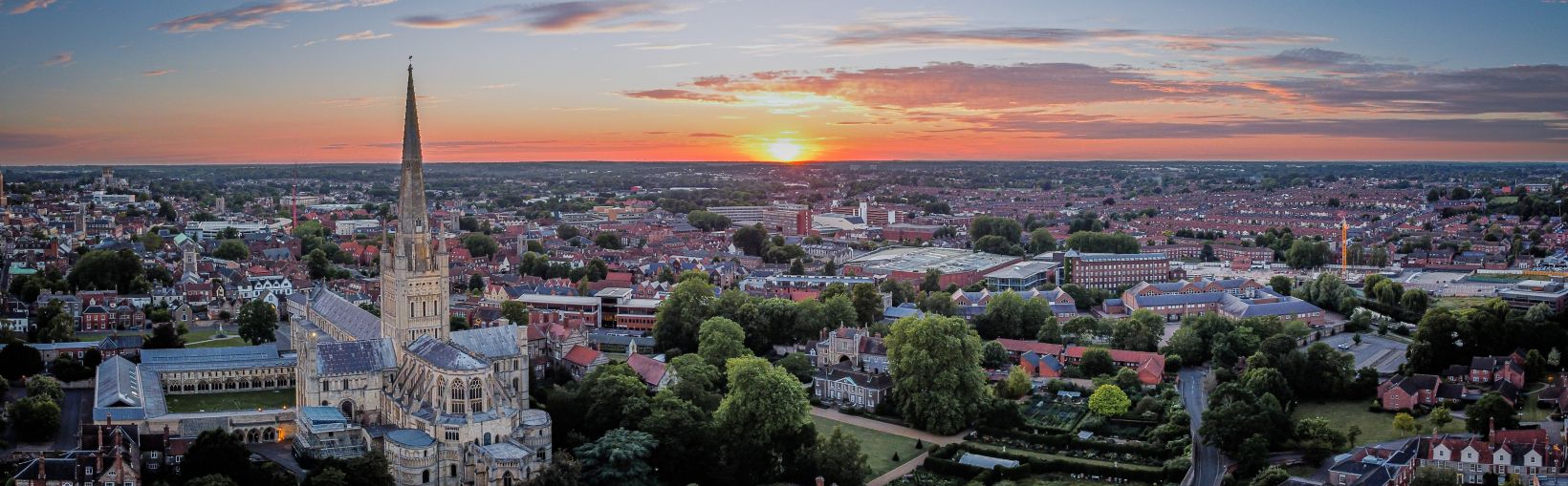 Norwich solnedgang over byens luftfoto