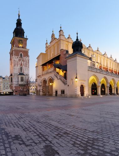 Place de la ville de Cracovie, en Pologne, à l’aube