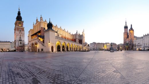 Place de la ville de Cracovie, en Pologne, à l’aube