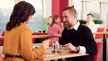 Couple eating dinner in restaurant