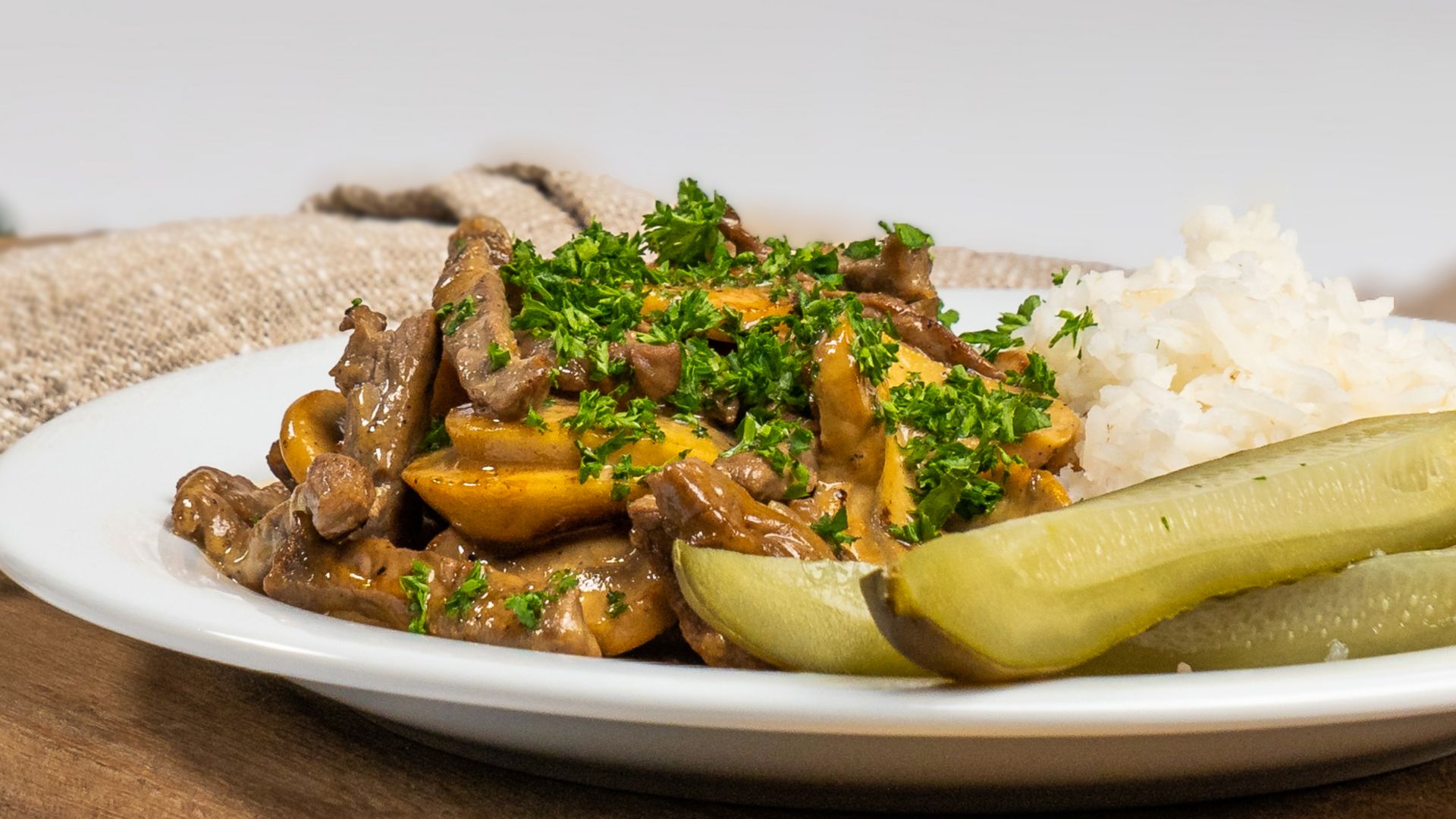 /content/dam/stenaline/en/images/food-and-beverage/meals/casual-dining/20230214_menu-photos_beef-stroganoff.jpg