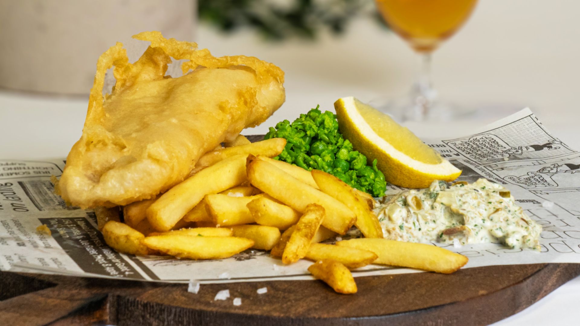 /content/dam/stenaline/en/images/food-and-beverage/meals/casual-dining/20240109_menu_fish-n-chips.png