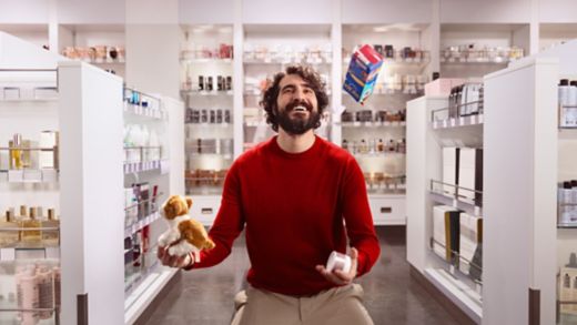 the Stena Line Way campaign - man juggling in the shopping