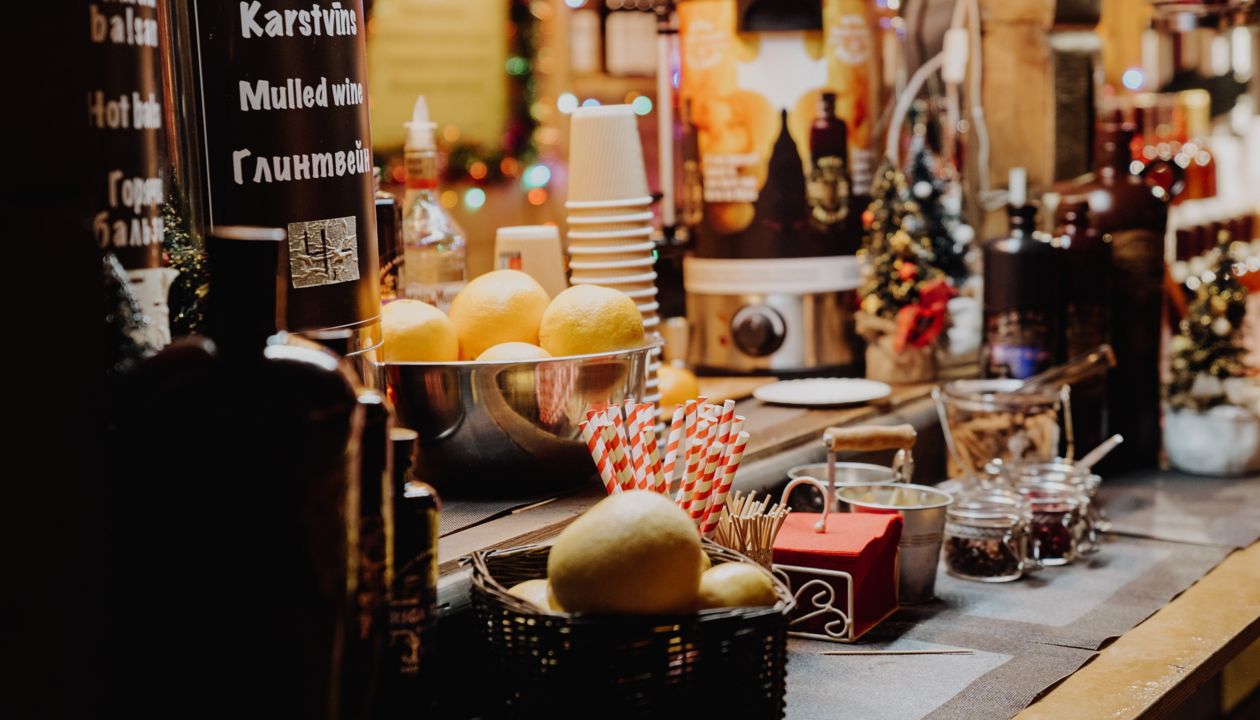 Traditional drink at Christmas market - restricted use - creator: LiveRiga