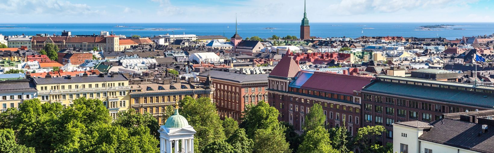 Panoramatický letecký pohled na Helsinki v krásný letní den, Finsko