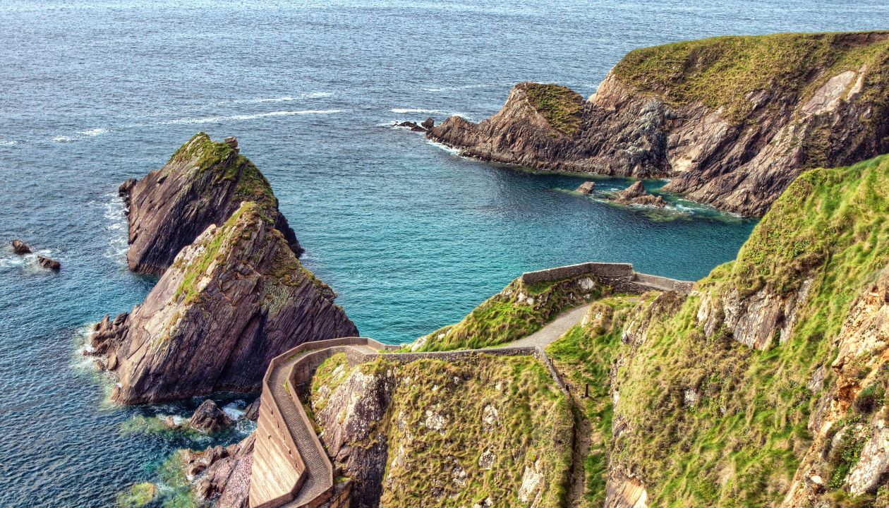 Dunquin piestātne Dingles pussalā Īrijā.