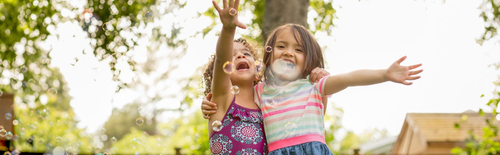 Bambini in un parco