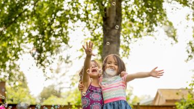 Enfants dans un parc