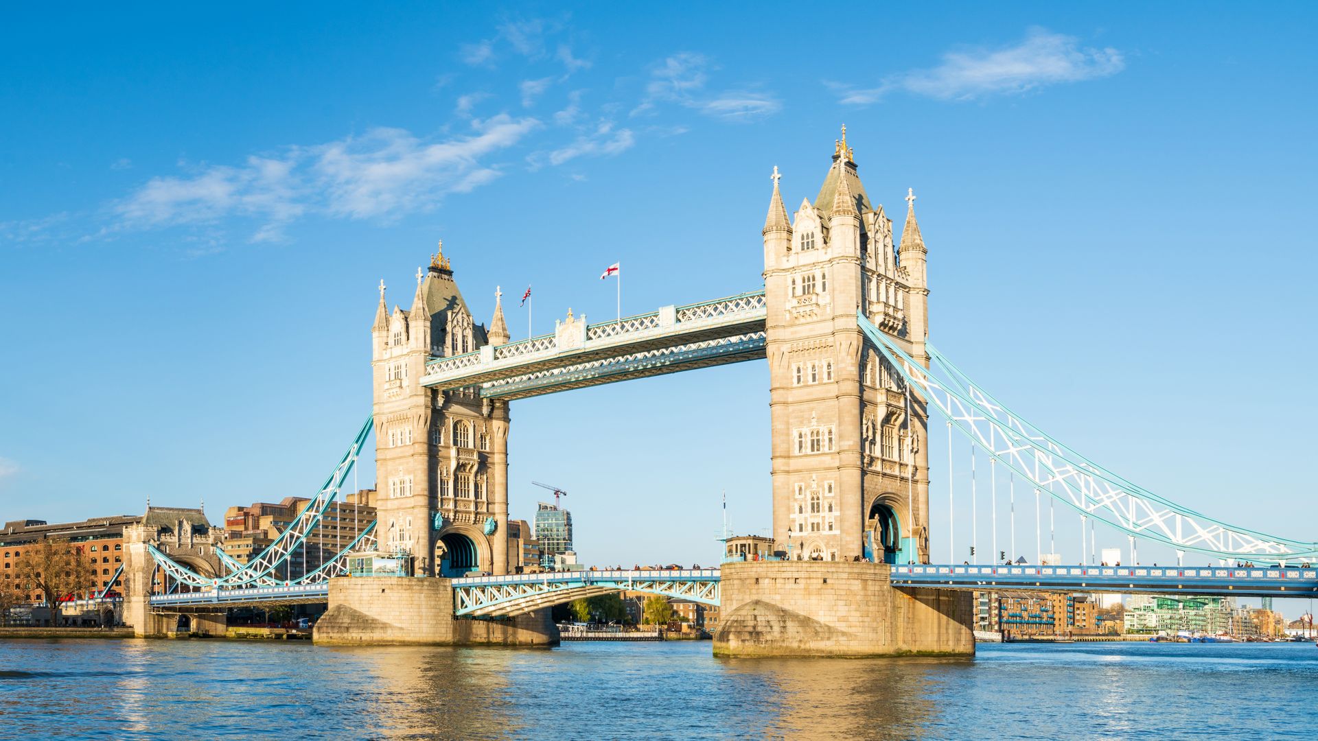 Le Tower Bridge est une célèbre attraction touristique.