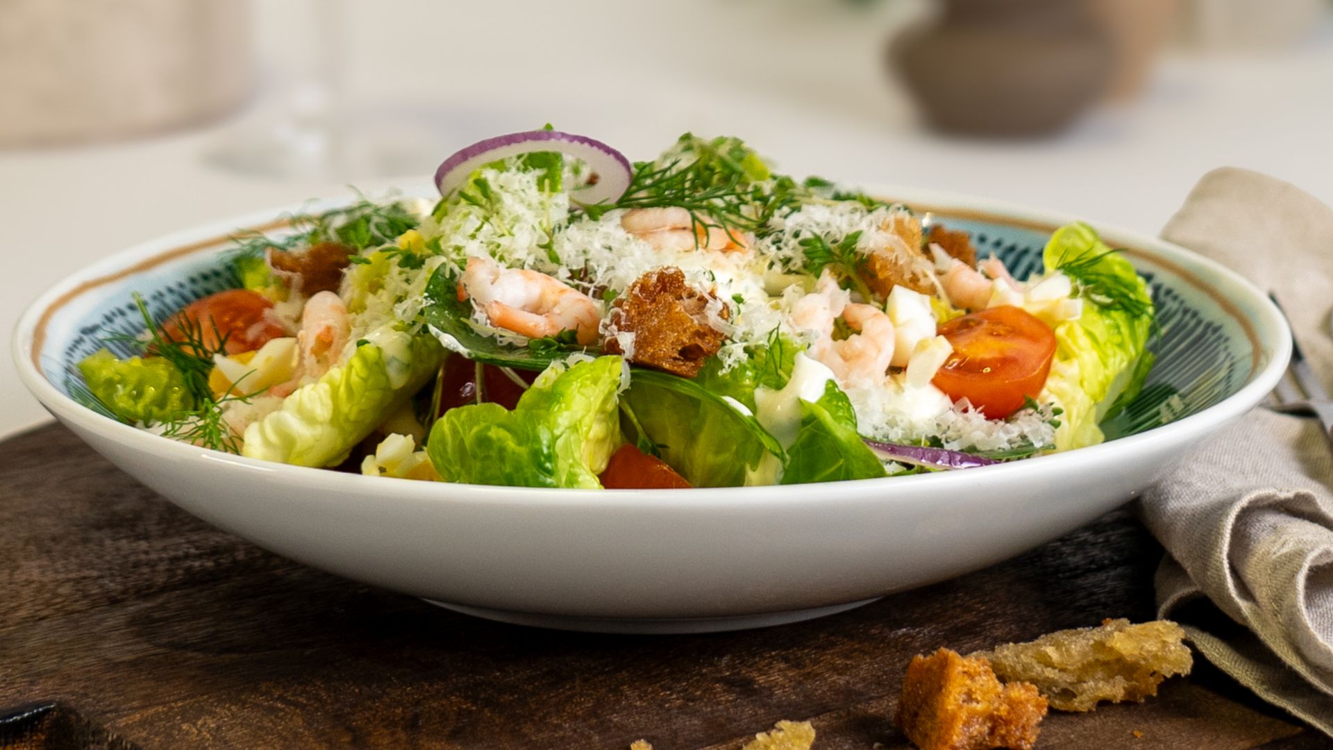 /content/dam/stenaline/en/images/food-and-beverage/with-background/casual-dining/2025----core-menu/MixedSaladPrawn_2025.jpg