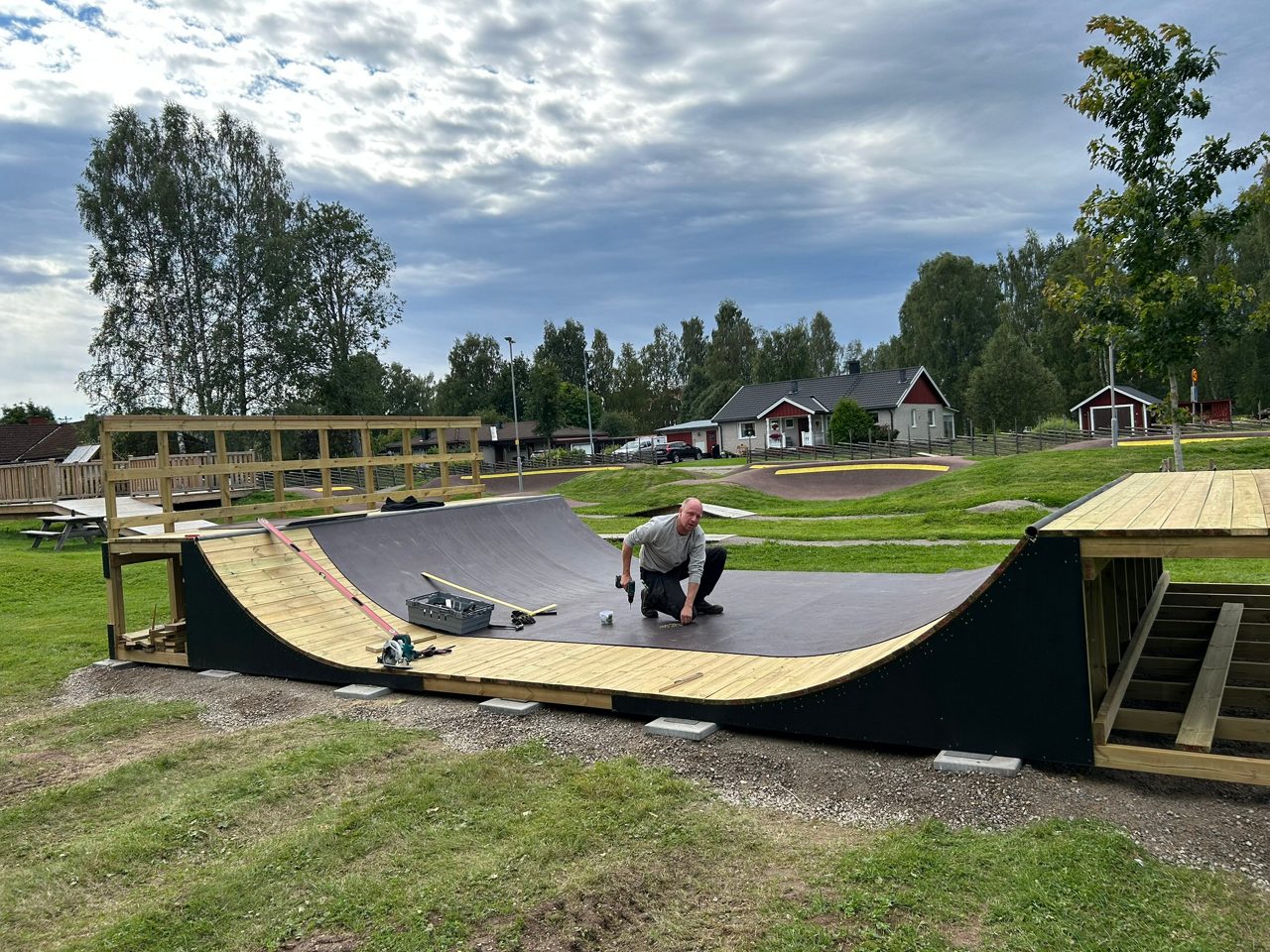 Invigning av skateboardrampen i Dala-Floda.