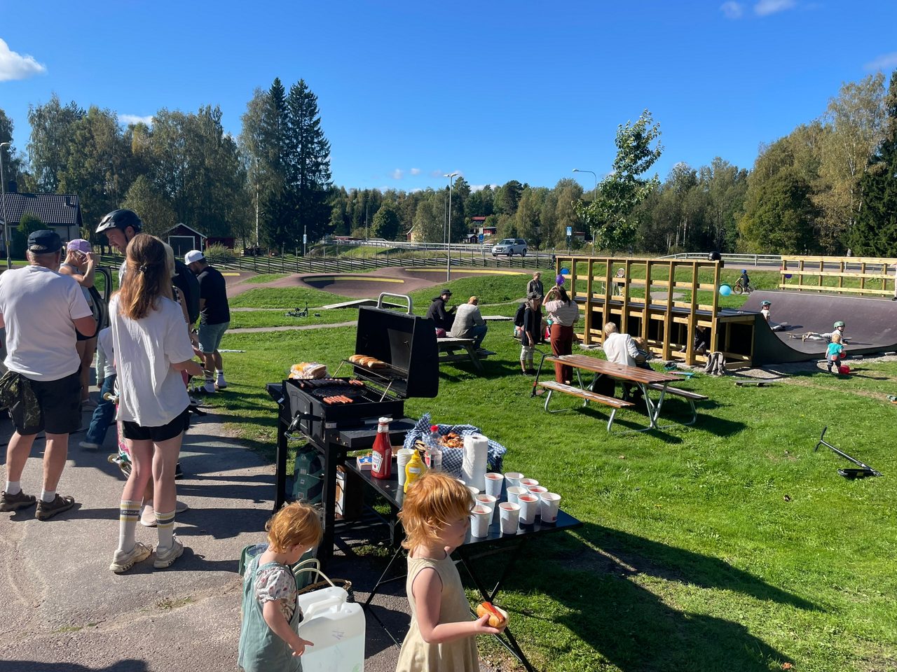Invigning av skateboardrampen i Dala-Floda.