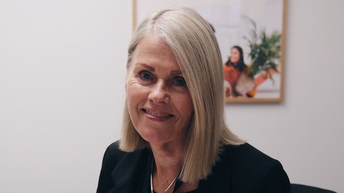 Ett foto på Lena Larsson