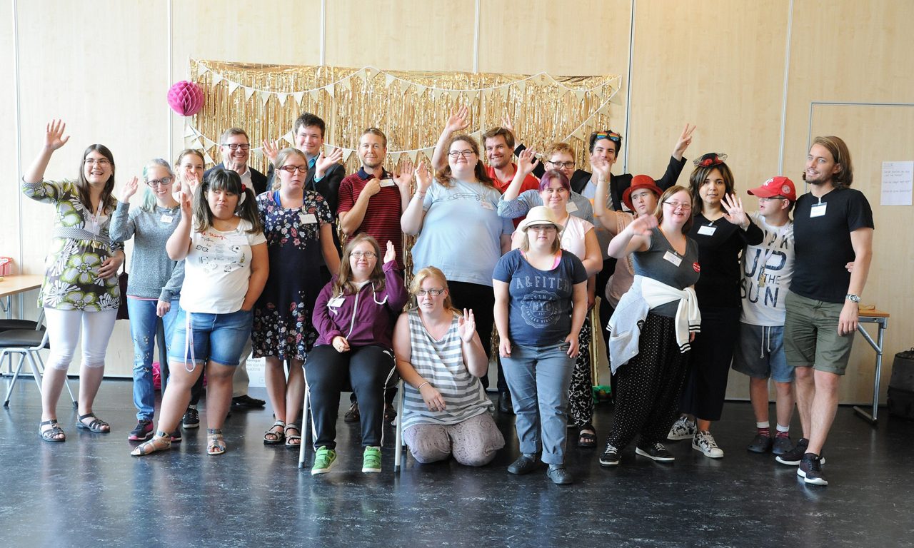 FUB (För Barn, Unga och Vuxna med intellektuell funktionsnedsättning) arbetar för att personer med intellektuell funktionsnedsättning och deras familjer ska kunna leva ett gott liv, med utgångspunkten att alla människor är lika mycket värda.