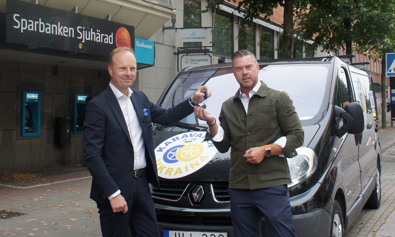 I september donerade vi vår skåpbil, som gjort sitt här hos oss på banken, lastad med förnödenheter till Karavanen Ukraina.