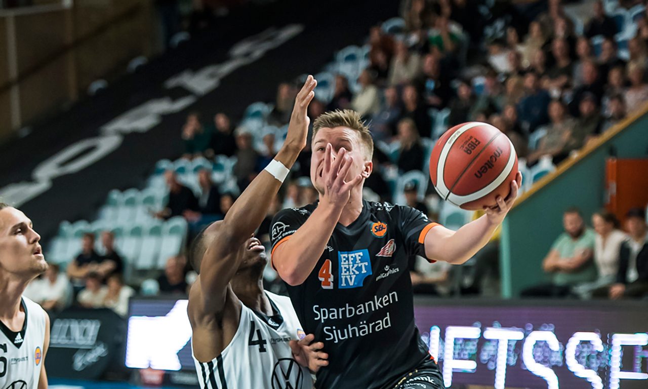 Borås Basket in action i Boråshallen