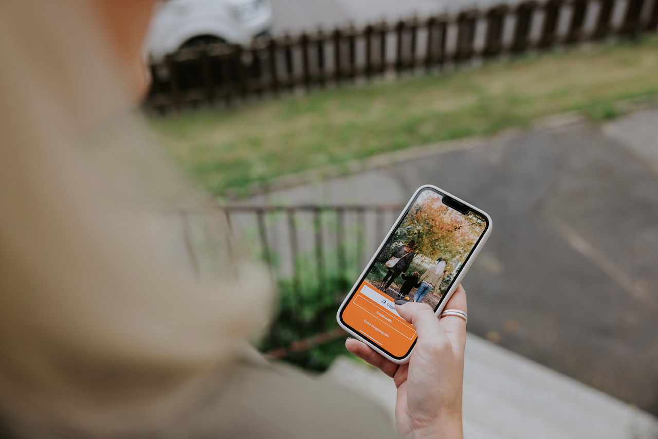 Mobiltelefon med appbakgrund