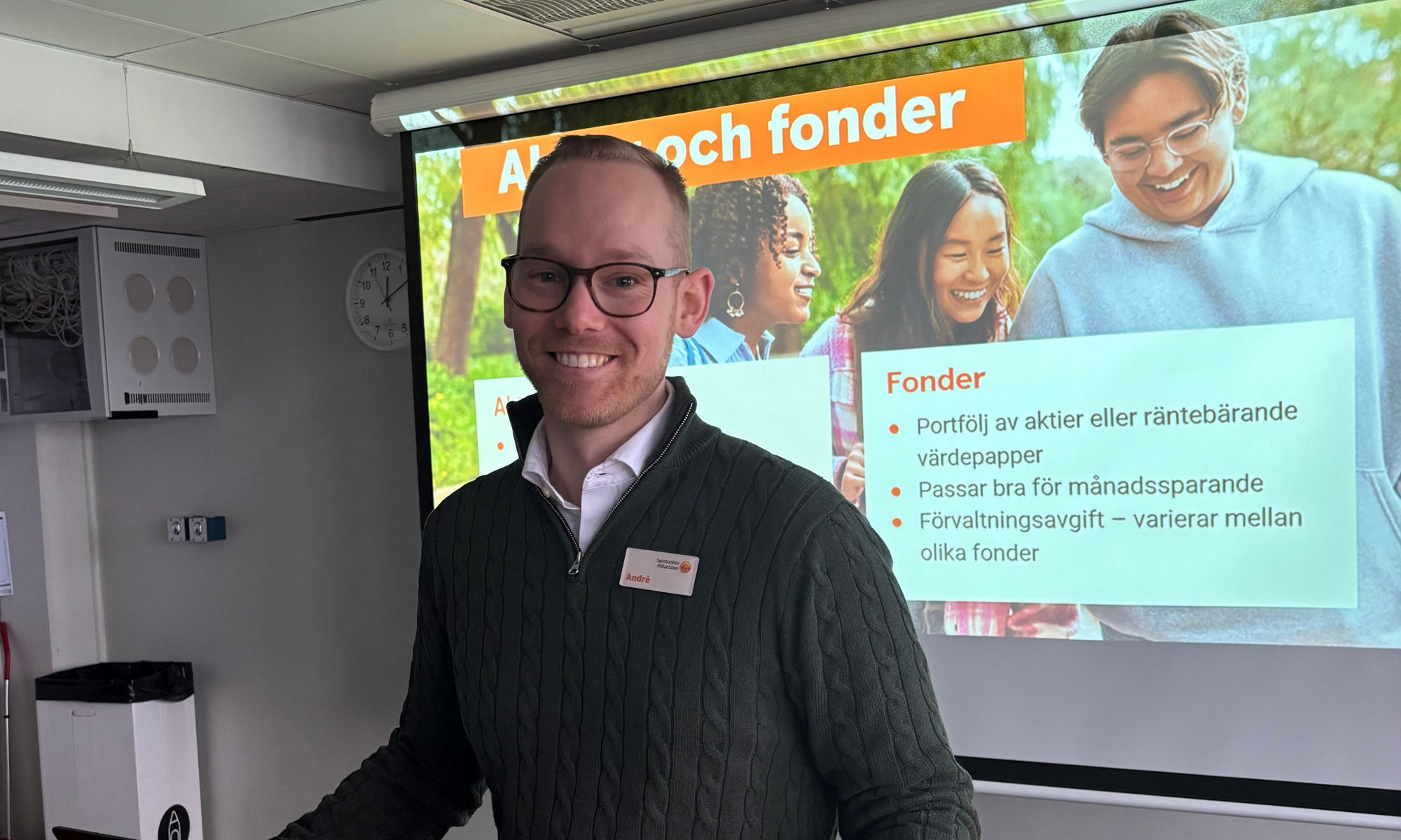 Rådgivare håller en presentation i mötesrum