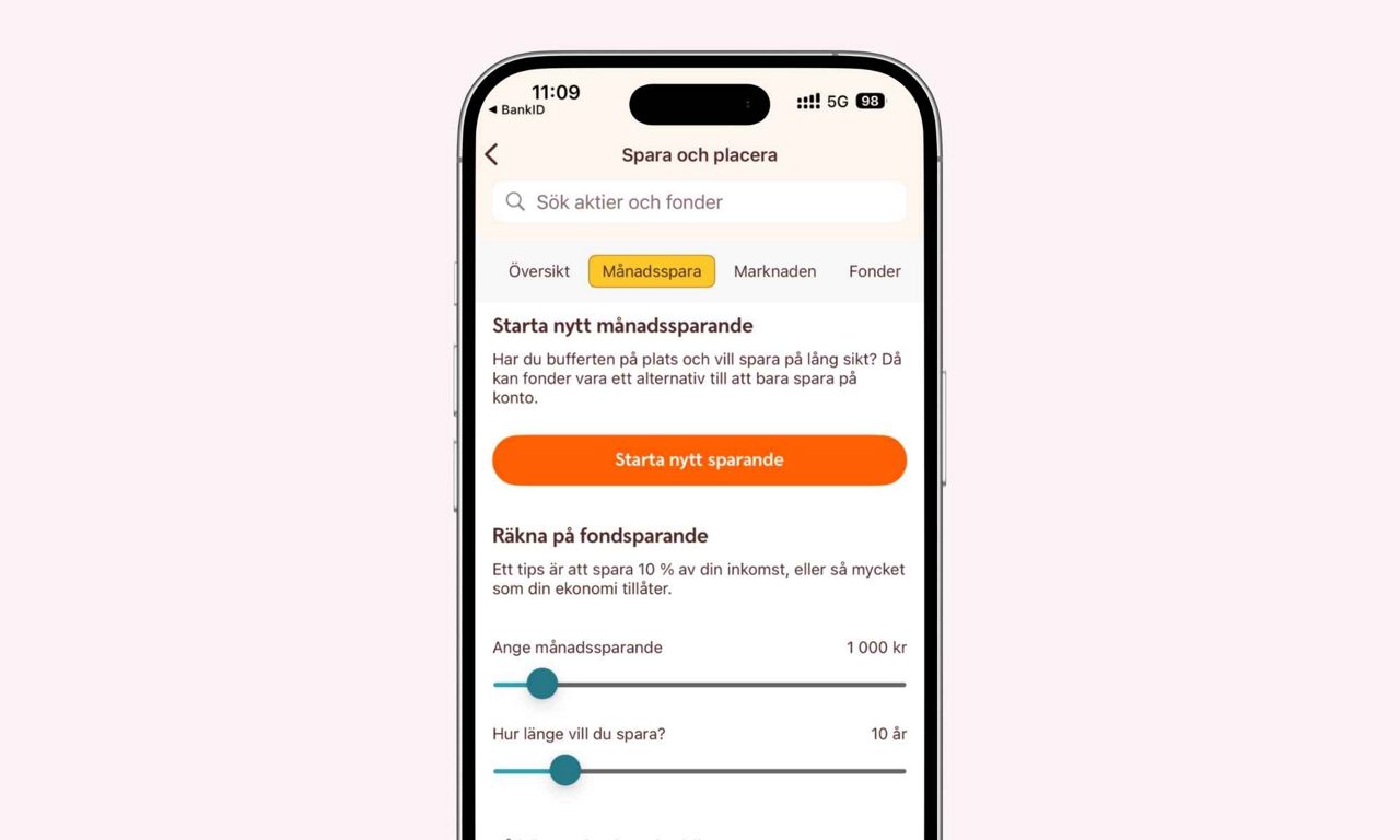 Mobilskärm visar funktionen för att starta och beräkna månadssparande i bankappen.