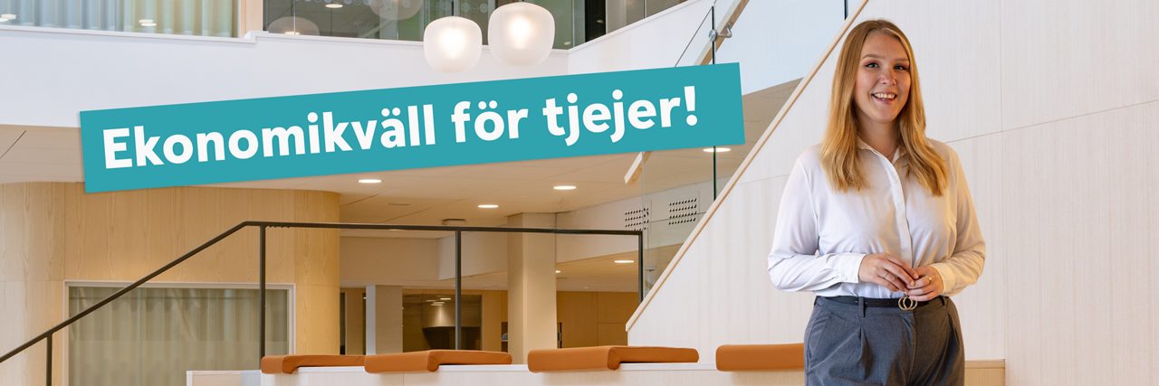 Kvinna står framför en gradängtrappa - text Ekonomikväll för tjejer