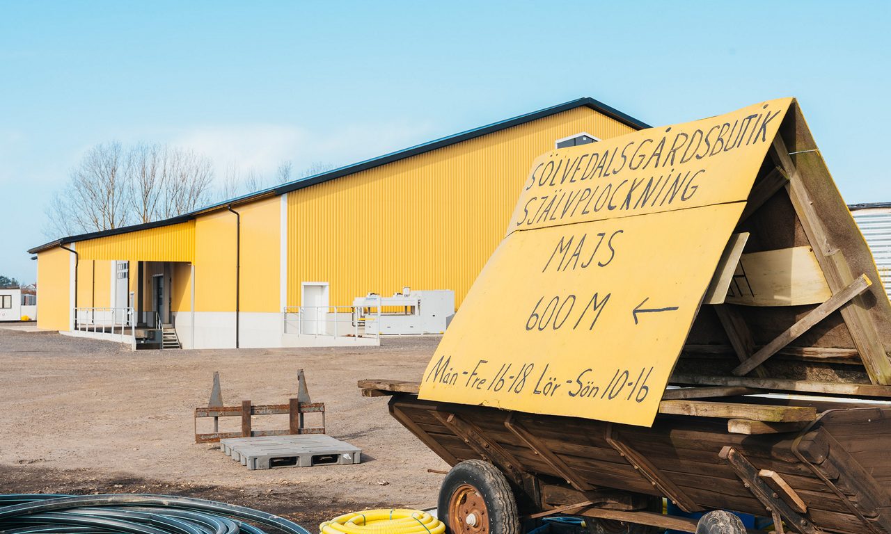Den nya stora gula lagringshallen