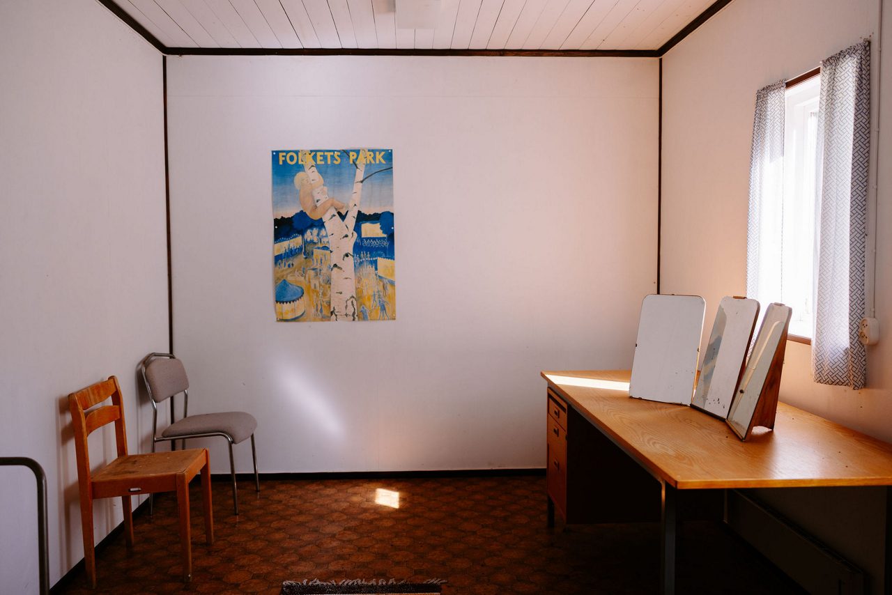 Artistlogerna bär spår av fornstora dagar. 