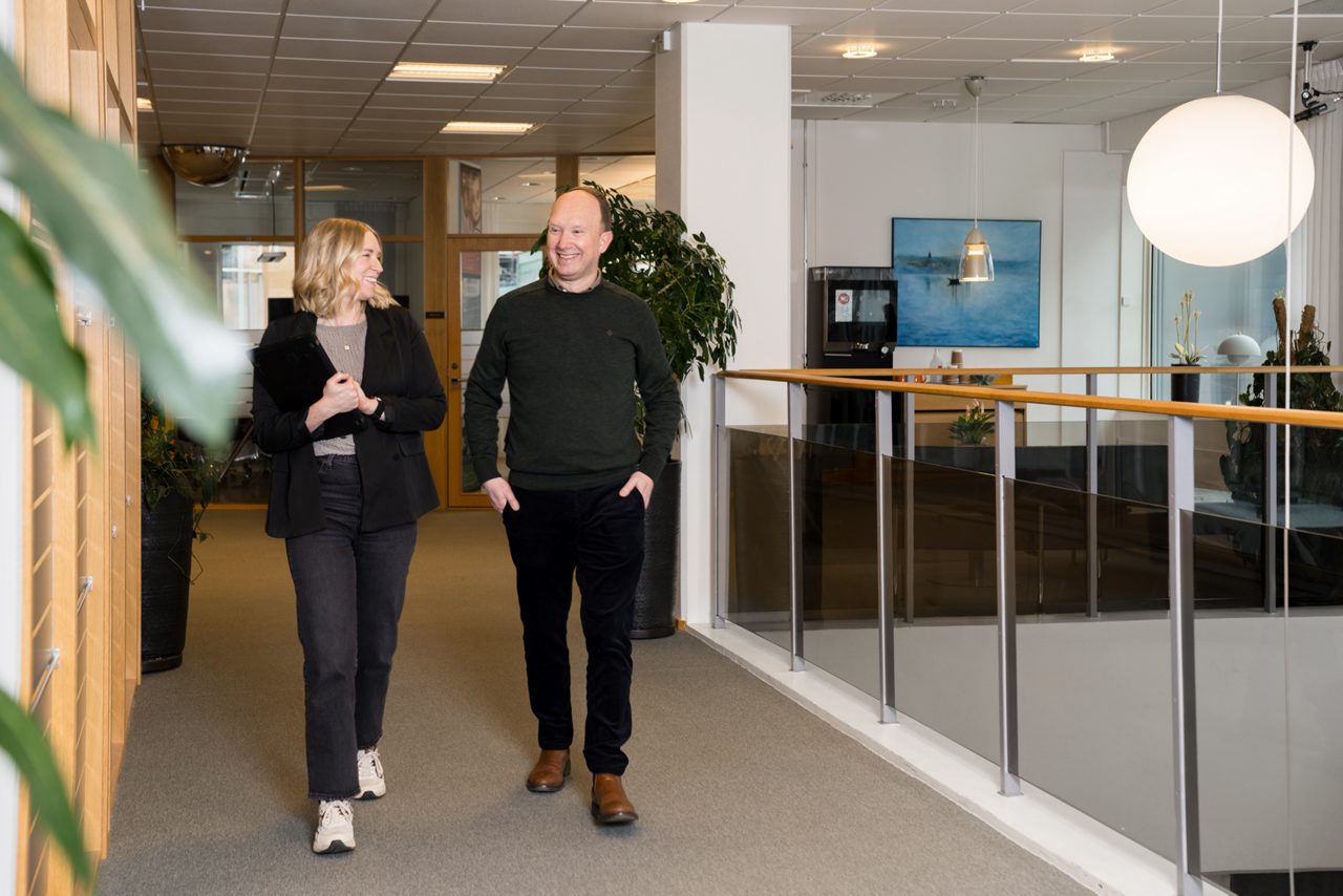 Företagsrådgivare Teresia och Pål har ett trevligt samtal