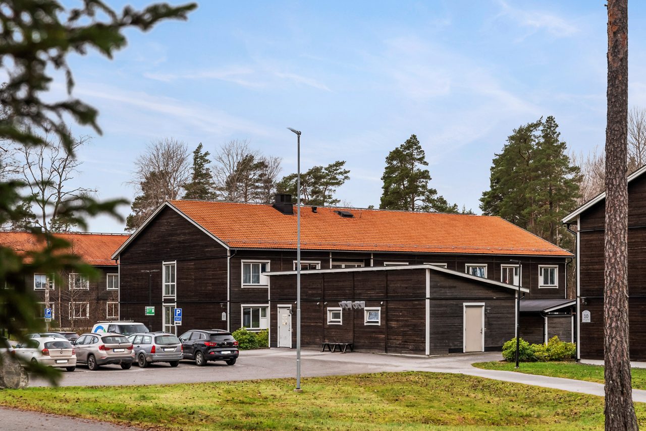 Bild på vardagsrumsdelen i en ungdomslägenhet i Sparbankshuset på Campus Roslagen