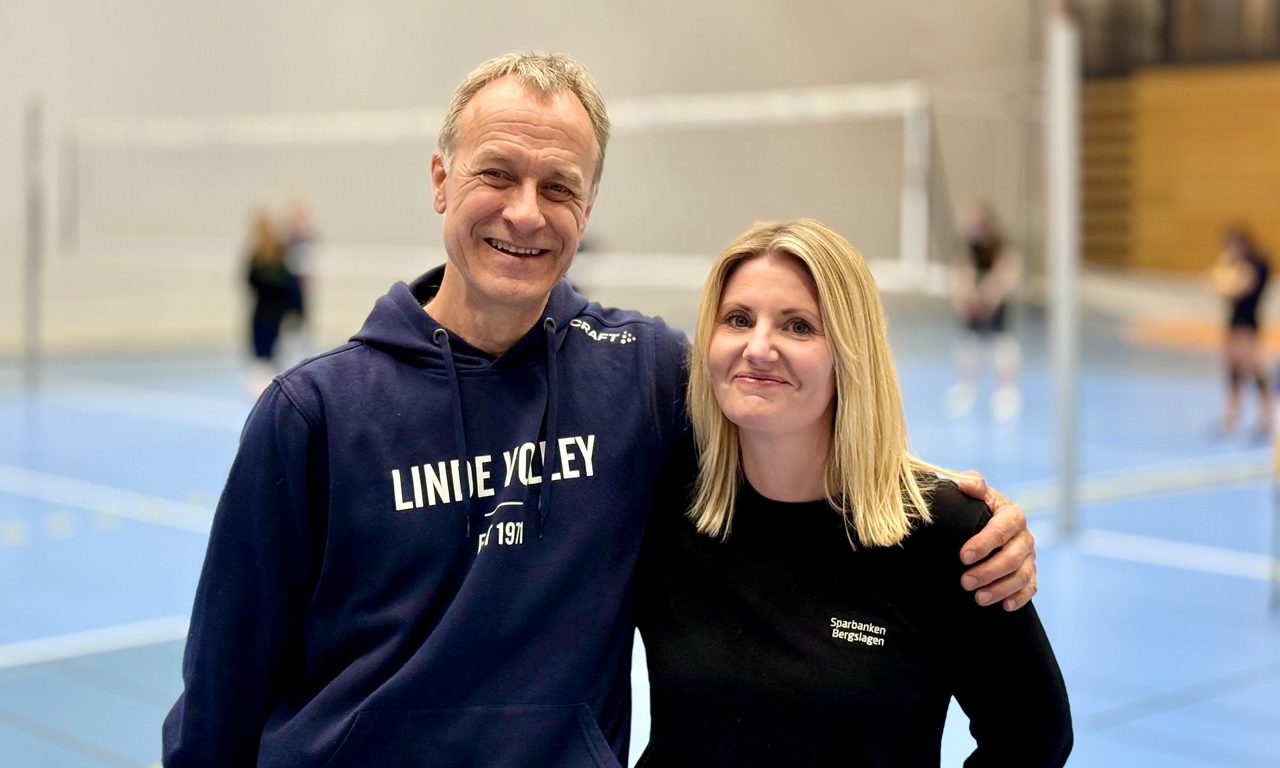 Bild på Dan Walterson, Lindesbergs Volley och Jenny Lingström, Sparbanken Bergslagen.