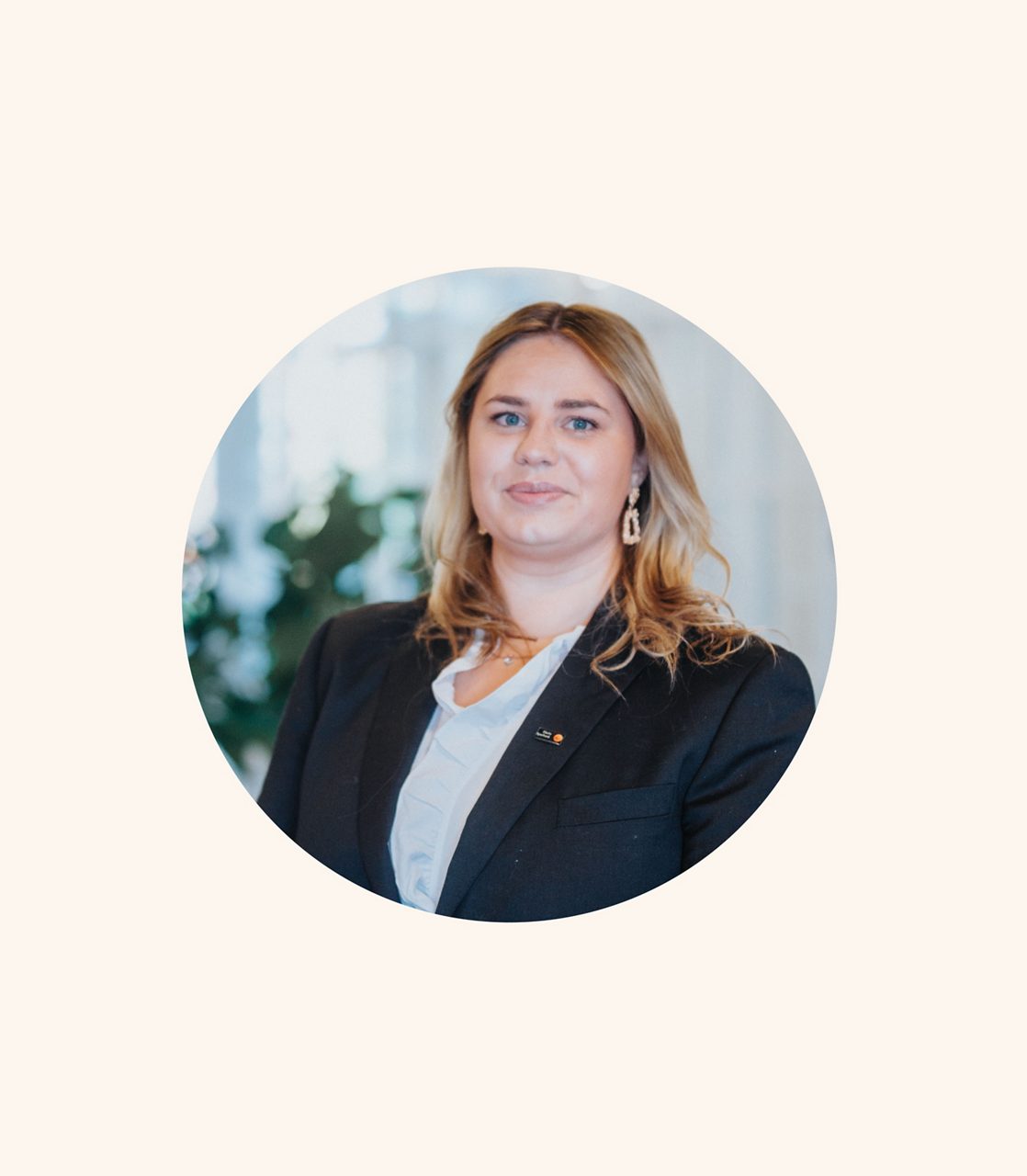 Emma närbild i runt format