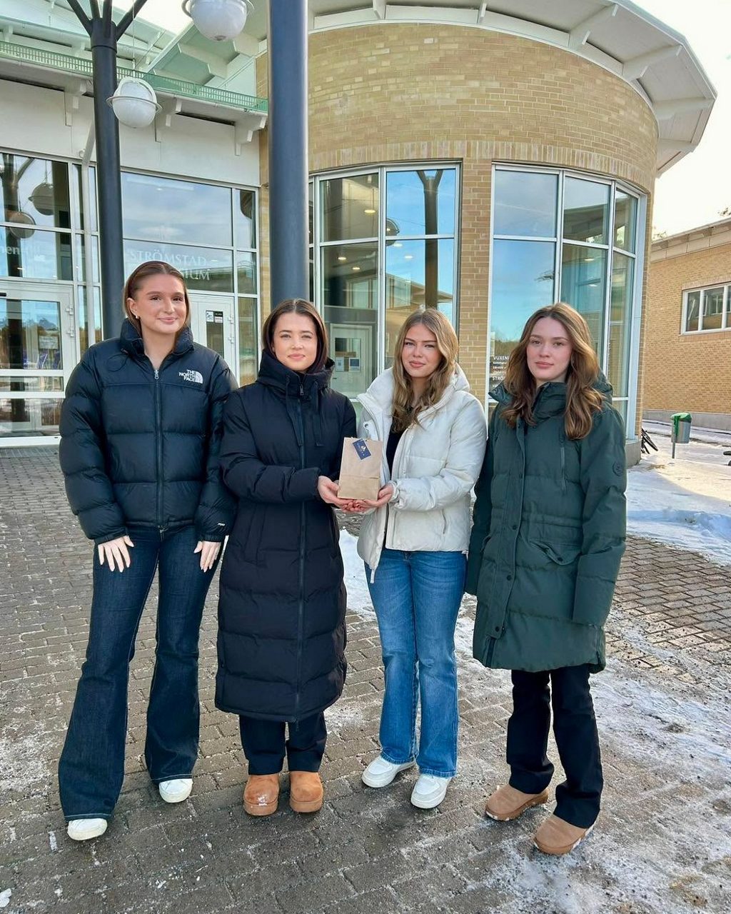 Alva, Lillian, Elin och Moa som driver UF-företaget Favilla UF tillsammans