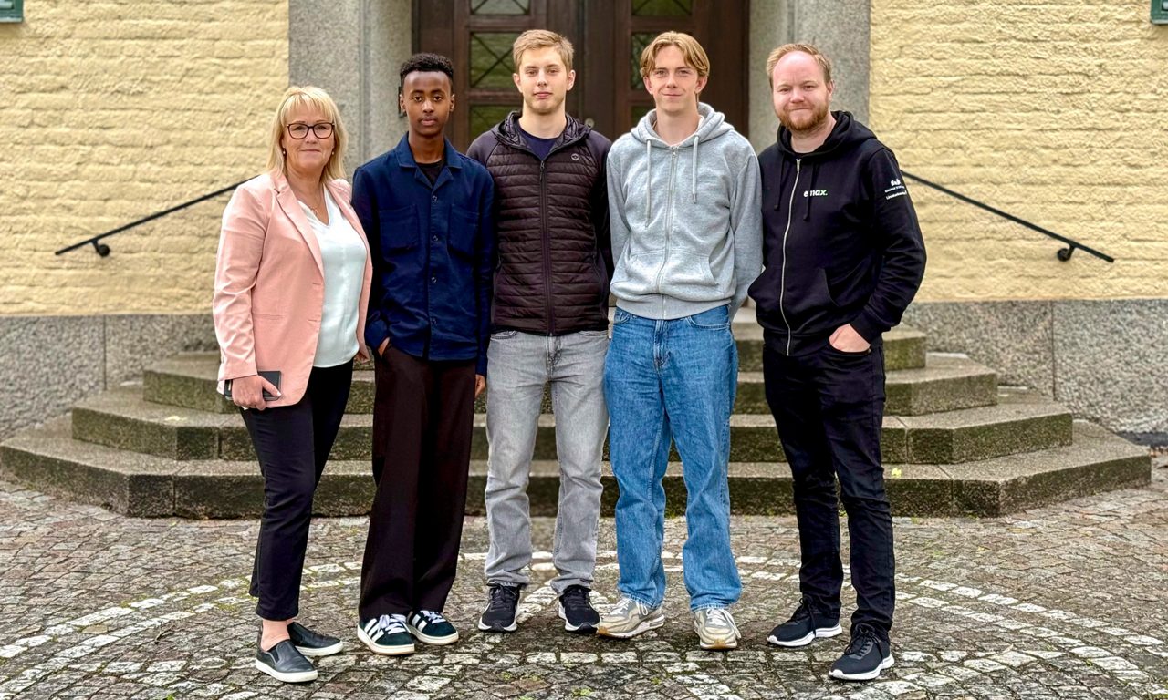 Gruppbild på Ingela Björkman, HR-chef Sparbanken Bergslagen, Imran Ali, Emil Skoglund, Axel Tuomisto, Jonathan Rudman, VD Emax.