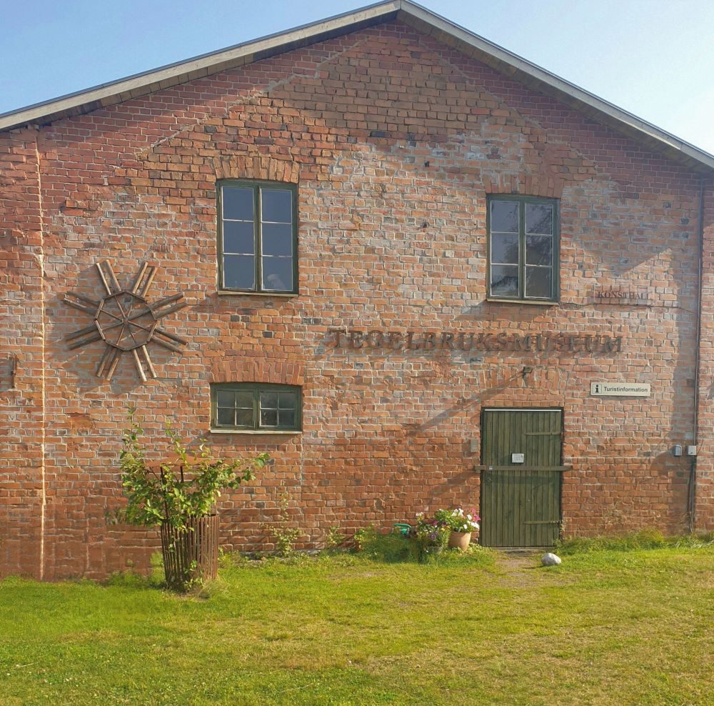 A brick building