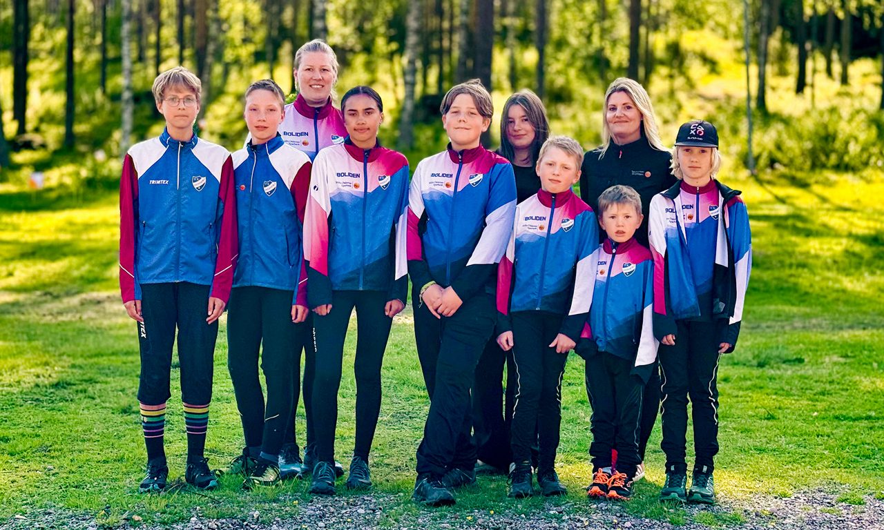 Samlingsbild med medlemmar ur Hedemora orientering.